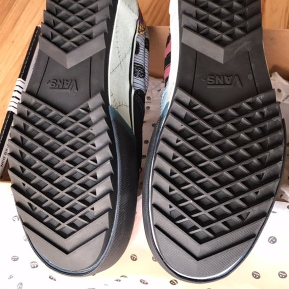 SOLD ‼️ DISNEY NIGHTMARE BEFORE CHRISTMAS VANS - Picture 11 of 15